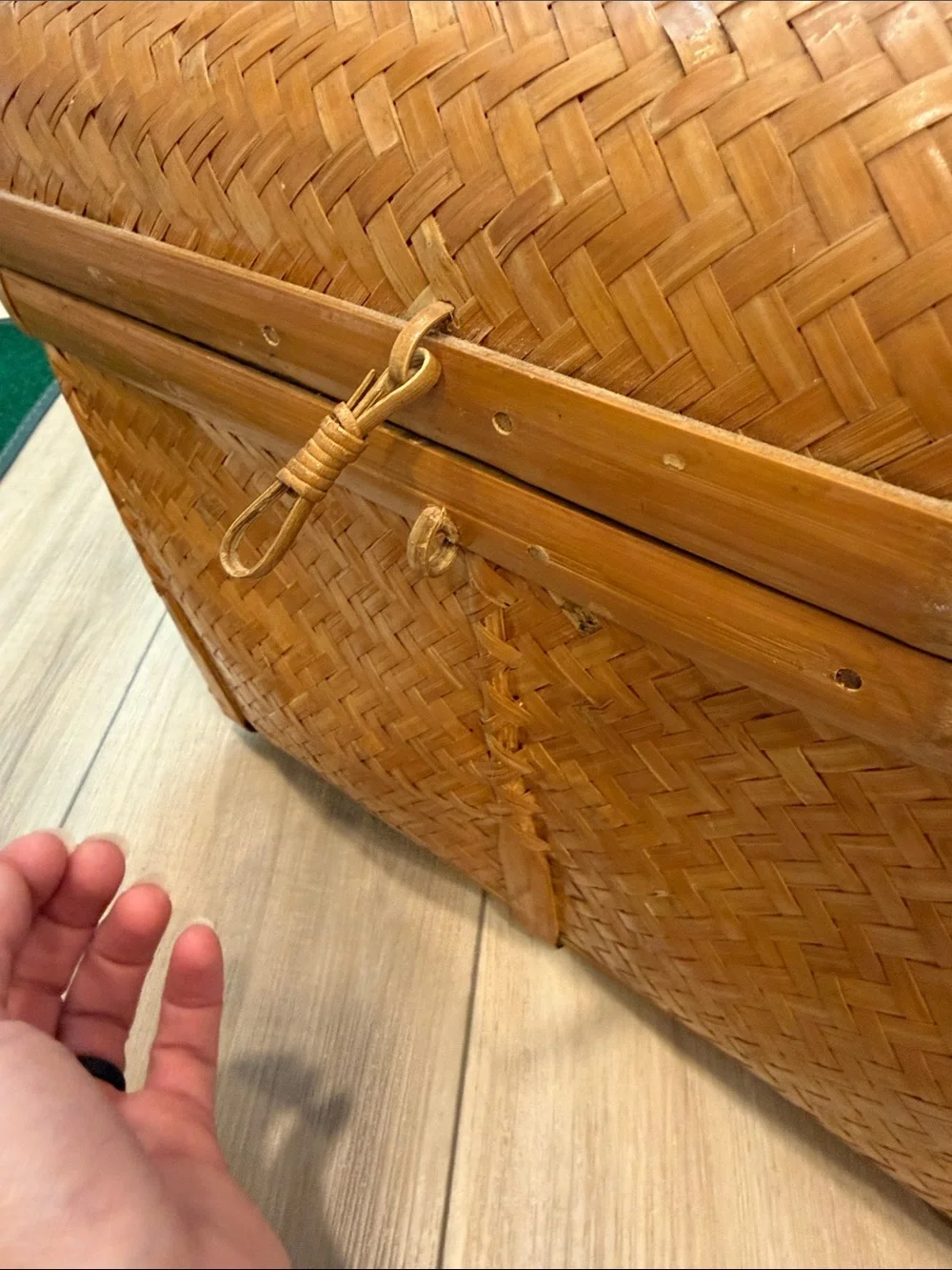 Vintage woven basket in Honey Brown